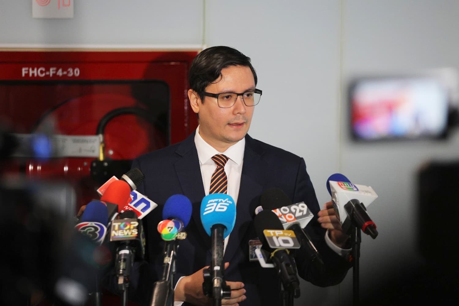 'โรม' ย้ำ 'ปชน.' ไม่เคยมีเจตนาหนุนรัฐประหาร ปมให้ 'สุรพล' นั่ง 'ปธ.ยุทศาสตร์ทีมผู้ว่าฯ กทม.'