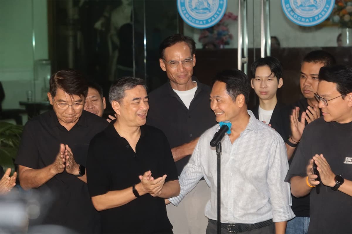 democrat-party-thanks-bangkok-voters-and-vows-to-keep-working-SPACEBAR-Photo03.jpg