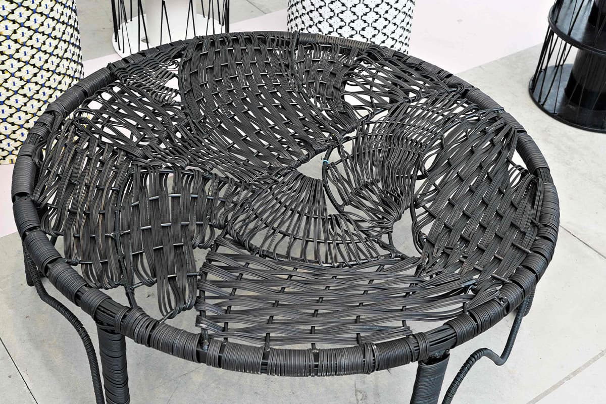 ม้านั่งสาวะถีสีทันดร (Sawathi Sithandon : Round Bench Seat) ที่ อ.ขาม ดีไซน์โดยได้แรงบันดาลใจจากลวดลายของ “ฮูปแต้ม” จิตกรรมของวัดไชยศรี
