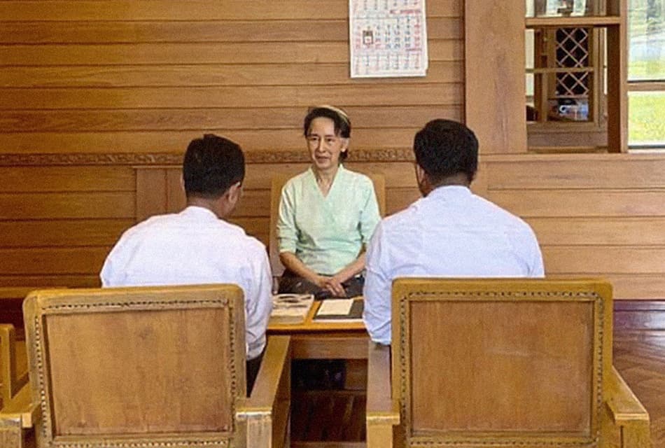 เมียนมาเผยแพร่ภาพ ‘อองซานซูจี’ รับของพระราชทานจากคิงชาร์ลส์