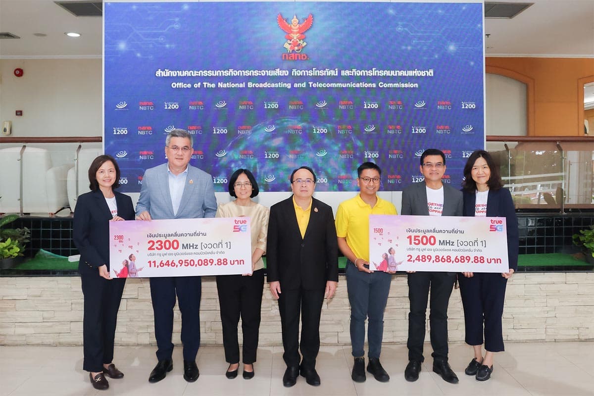 nbtc-ais-true-pays-first-frequency-auction-22000-million-baht-SPACEBAR-Photo02.jpg