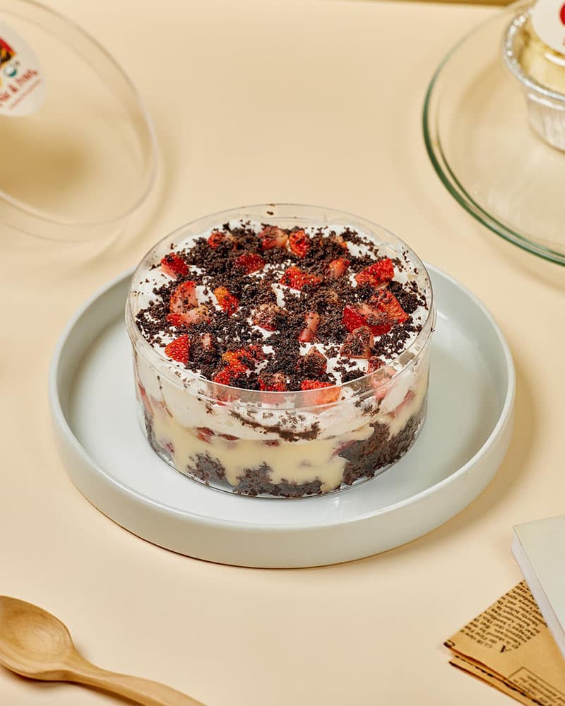 nie_and_ivan_nene_cake_SPACEBAR_Photo_V02_68b505c6fa.jpg