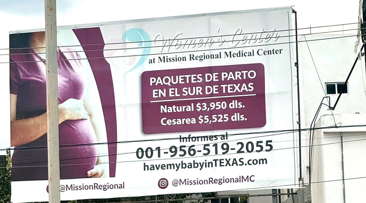 ป้ายโฆษณาภาษาสเปนโปรโมตแพ็กเกจการคลอดบุตรที่โรงพยาบาล Mission Regional Medical Center โดยในเซาท์เท็กซัส Photo by X / @MayraFlores4TX