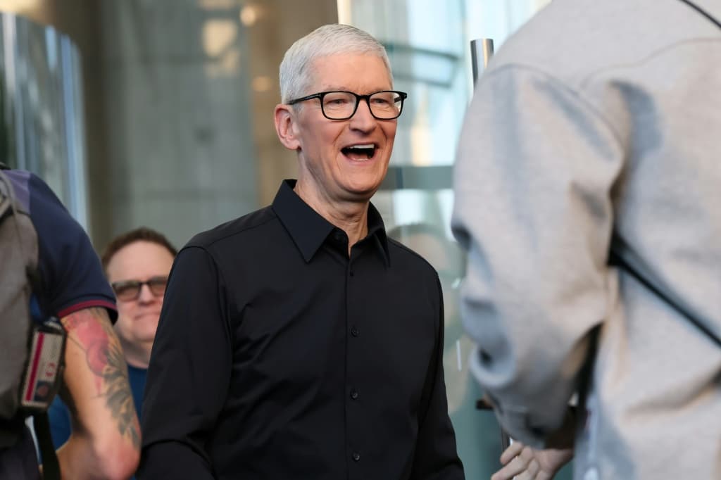 แกะสูตรสำเร็จ 15 ปี 'ทิม คุก' พลิกโฉม Apple จาก 3.5 แสนล้าน สู่ 4 ล้านล้านดอลลาร์!