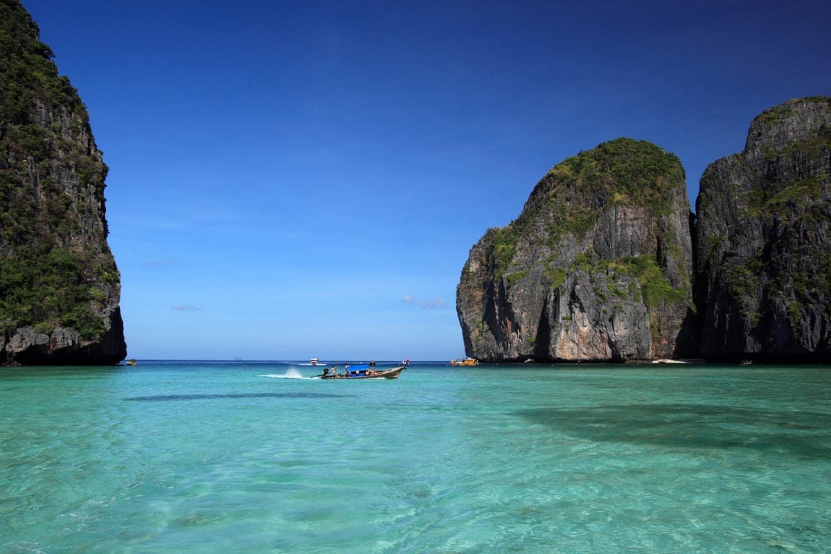 3_Andaman_provinces_join_forces_to_push_tourism_in_2025_targeting_revenue_of_800_billion_baht_SPACEBAR_Photo02_5b97ce6013.jpg