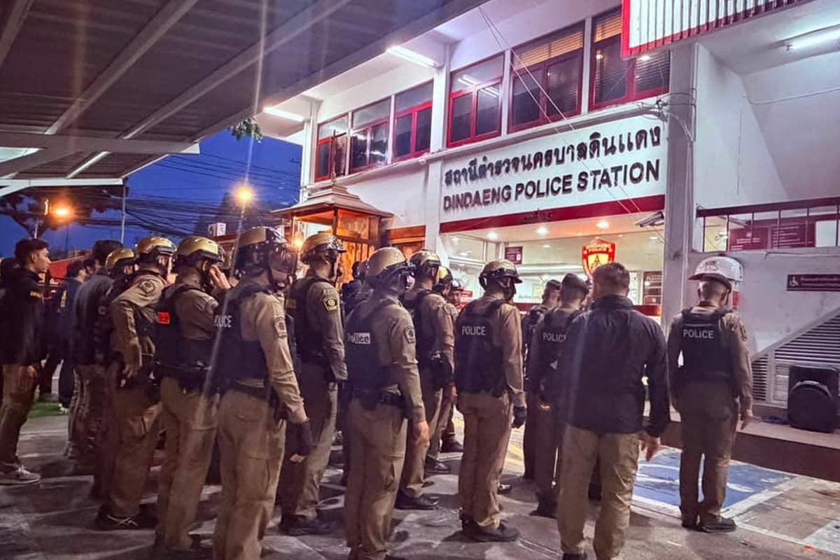 Authorities-dismantle-illegal-pink-card-personal-identification-registration-system-in-Din Daeng-linked-to-foreign-nominees-SPACEBAR-Photo04.jpg