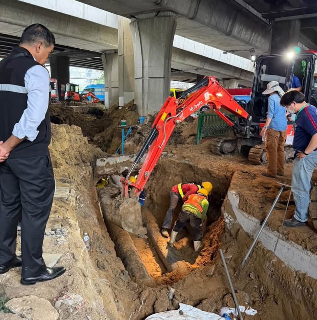 Bangkok-authorities-are-searching-for-the-oil-spill-site-and-preparing-to-mitigate-the-impact-SPACEBAR-Photo01.jpg