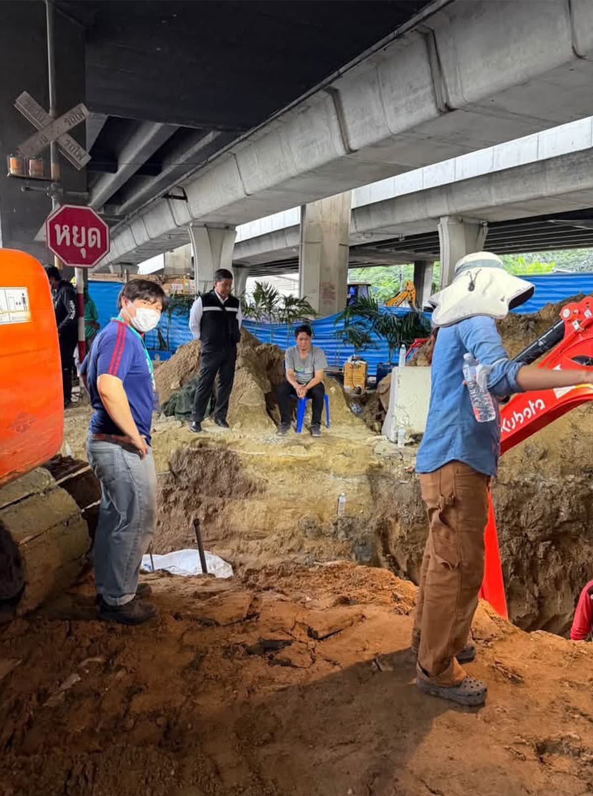 Bangkok-authorities-are-searching-for-the-oil-spill-site-and-preparing-to-mitigate-the-impact-SPACEBAR-Photo03.jpg