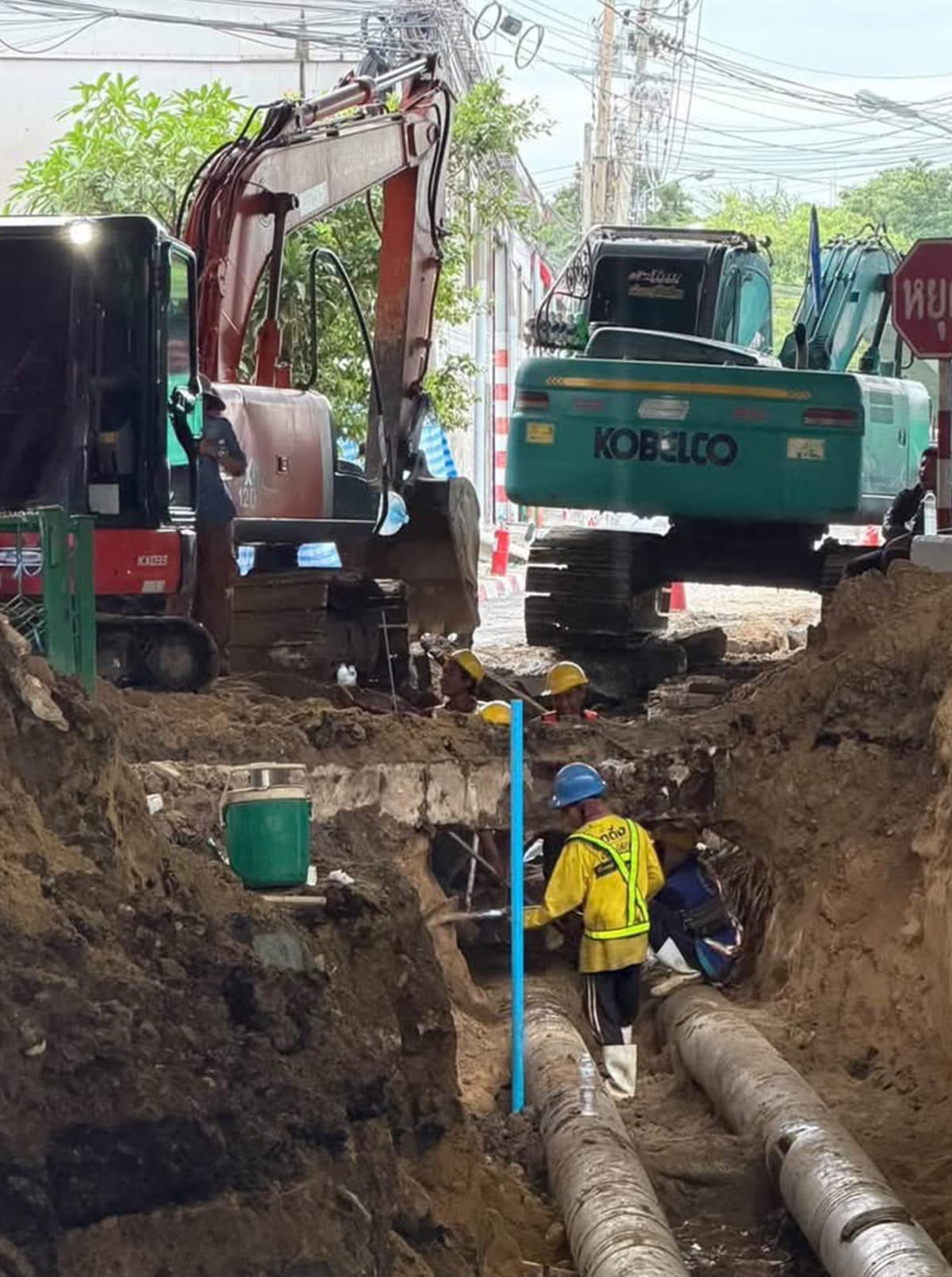 Bangkok-authorities-are-searching-for-the-oil-spill-site-and-preparing-to-mitigate-the-impact-SPACEBAR-Photo04.jpg