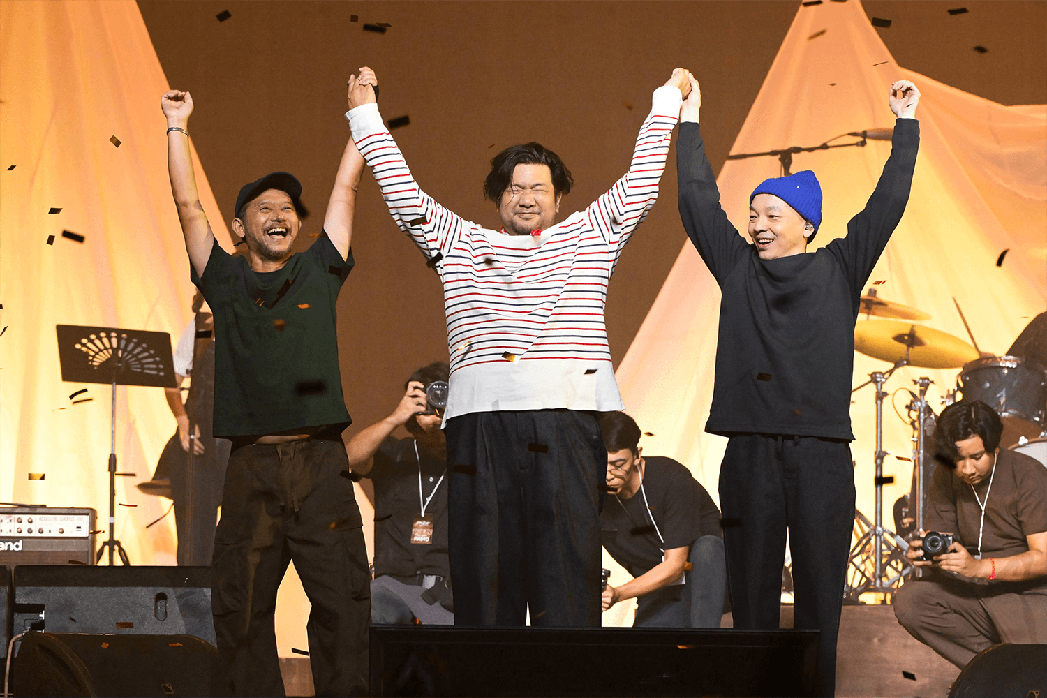 PhotoStory-ความสุขล้นเวทีคอนเสิร์ต “ฟรายเดย์ 30 ปี ฉันมีความสุข”