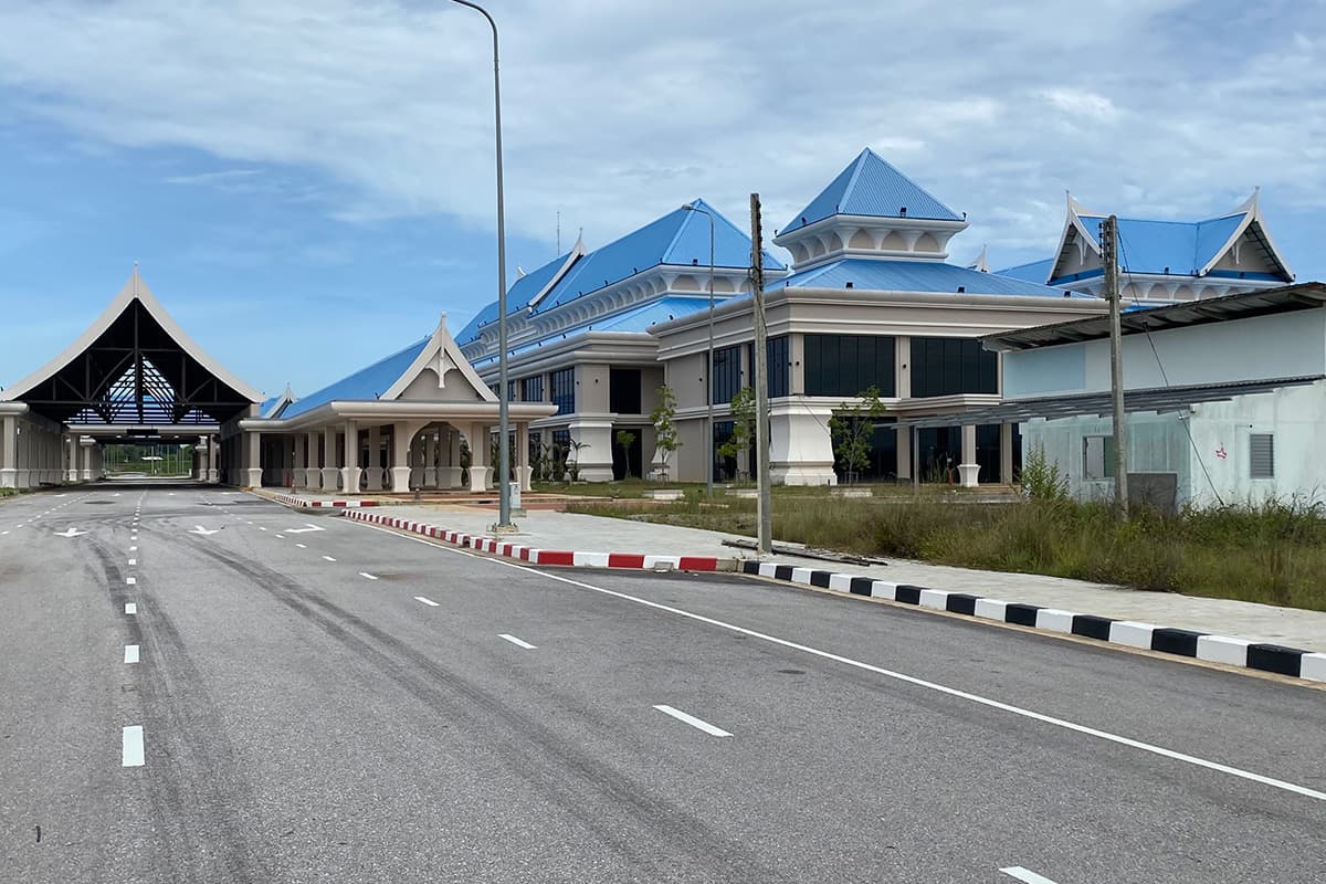 Construction_projects_in_Trang_have_been_abandoned_and_delayed_SPACEBAR_Photo11_ee9ae09e66.jpg
