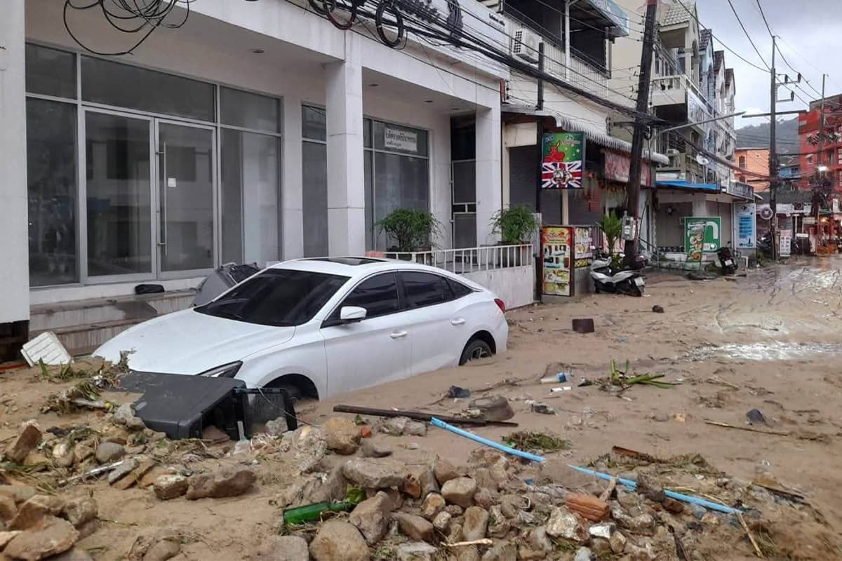 Heavy-to-very-heavy-rainfall-is-warned-for-southern-Thailand-Risk-of-flooding-and-flash-floods-SPACEBAR-Photo04-1.jpg