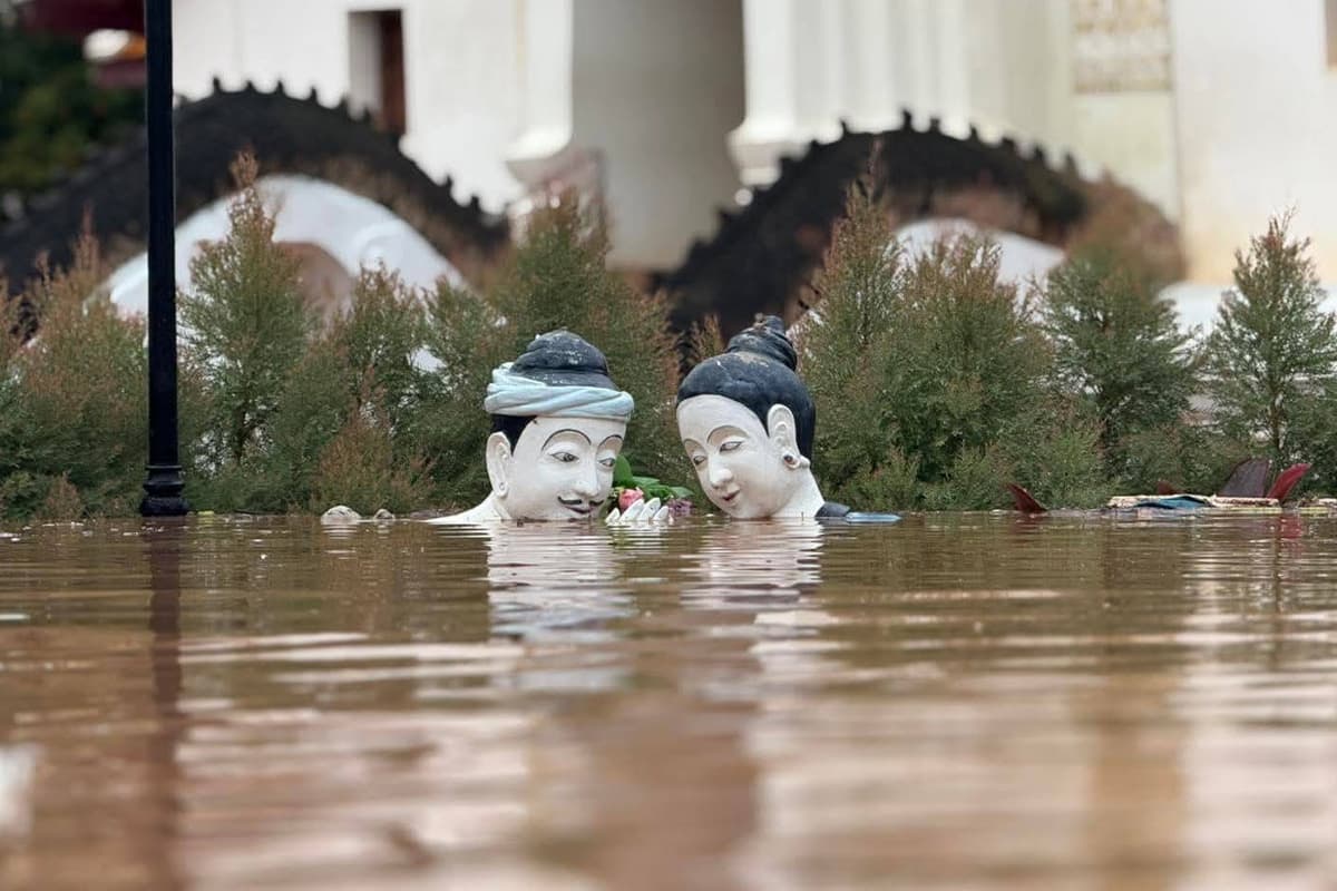 Nan-Province-in-Crisis-Severe-flooding-highest-water-level-in-history-SPACEBAR-Photo02.jpg