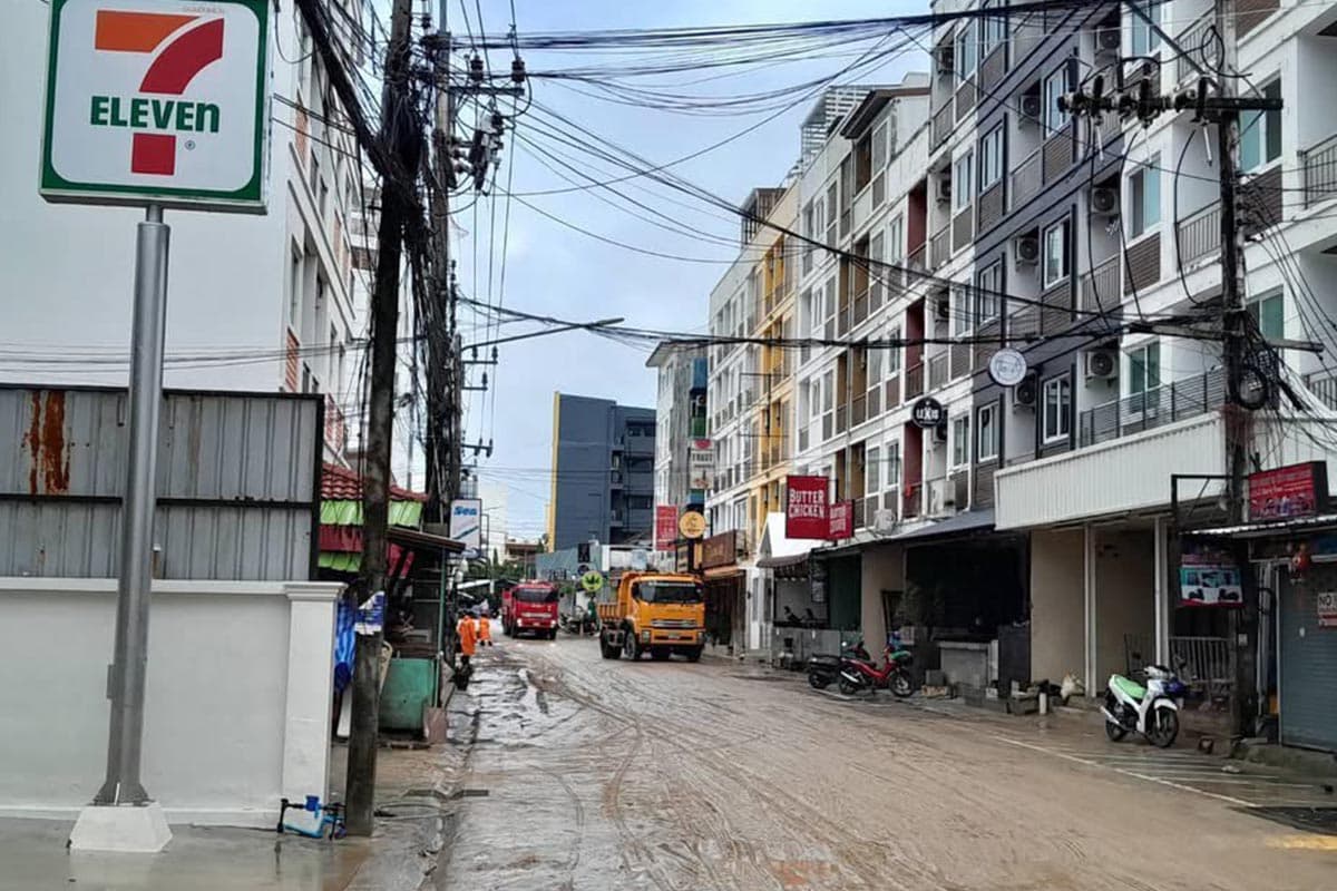 Phuket-remains-in-a-critical-situation-with-accumulated-rainfall-causing-high-flood-levels-in-many-areas-SPACEBAR-Photo06.jpg