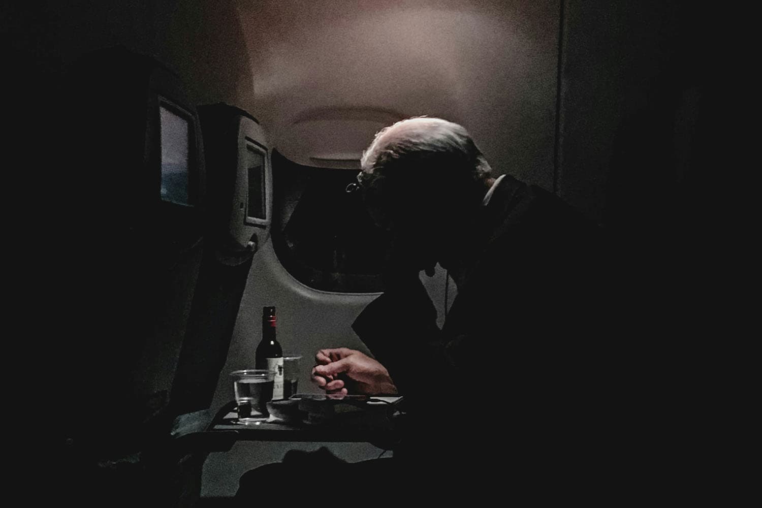 Scientists_suggests_do_not_drink_before_sleeping_on_the_plane_it_could_harm_your_heart_SPACEBAR_Hero_d582e3a09a.jpg