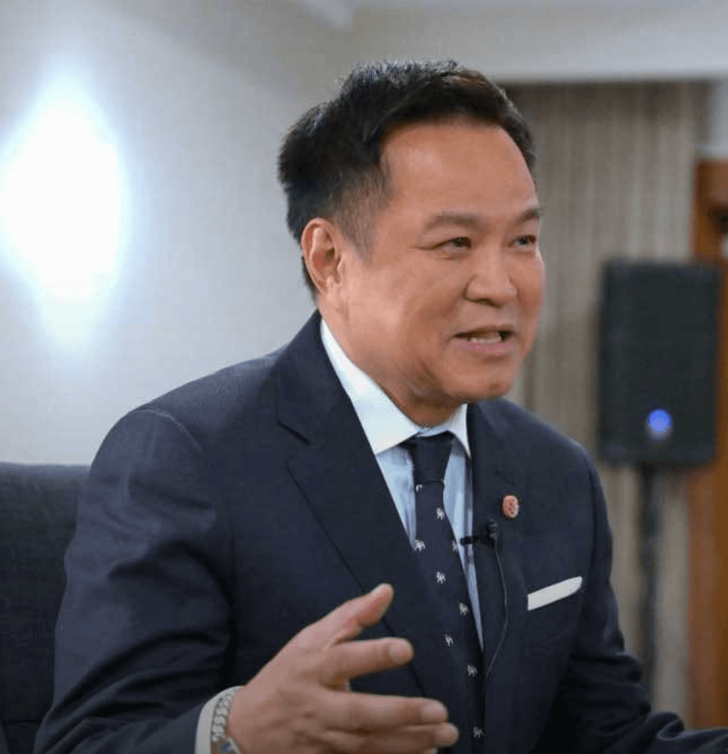 รัฐมนตรีมหาดไทยอนุทิน ชาญวีรกูล เจอกับเรื่องใหญ่ ๆ ถึง 2 เรื่อง โกงสอบกับอาวุธปืน การโยกย้ายในกระทรวงรอบนี้ก็ไม่น่าจะแผ่วลงเท่าไหร่