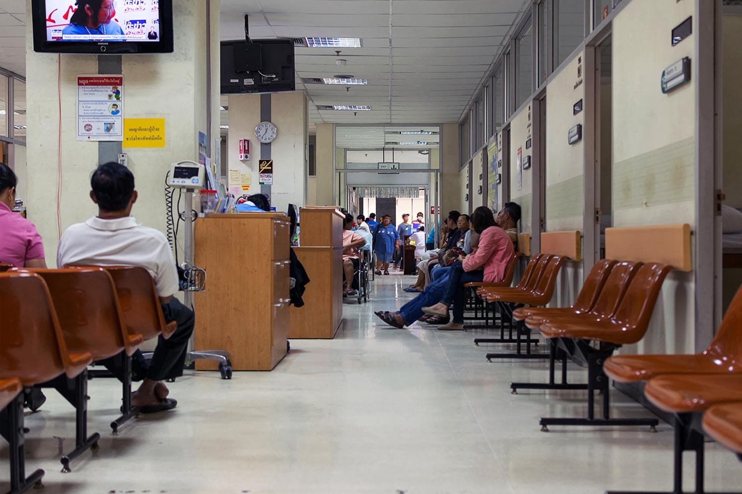 ระบบสาธารณสุขไทยที่ต้องยอมรับความจริง ‘หมอธีระวัฒน์’ กาง 9 ข้อ “บัตรทอง” วิกฤตที่รอเวลาล่มสลาย!?