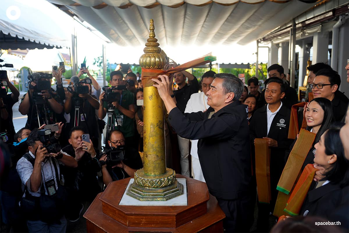 PhotoStory-พรรคประชาธิปัตย์นำผู้สมัคร สส.กทม. 33 เขต สักการะศาลหลักเมือง