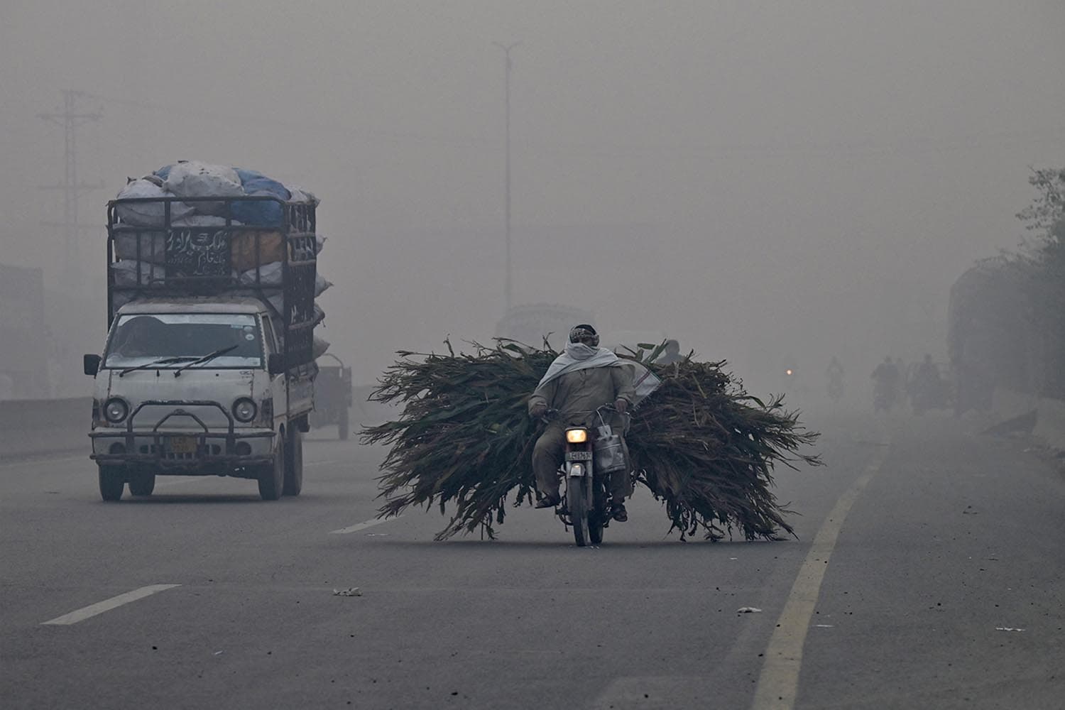 air_pollution_from_fossil_fuels_kills_5_million_people_a_year_SPACEBAR_Hero_7aedac2b37.jpg
