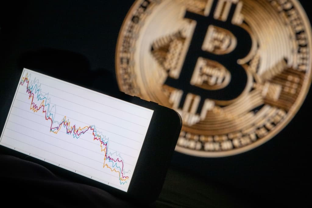 Bitcoin หมดมนต์ขลัง? ราคาดิ่งครึ่งหนึ่ง หลังแรงหนุน “ทรัมป์” เริ่มแผ่ว