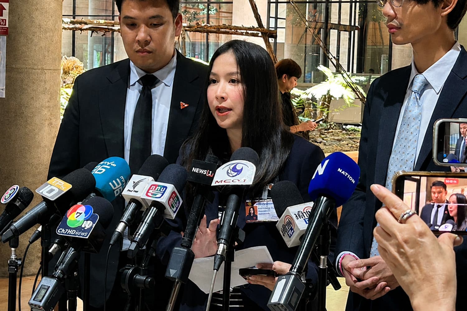 กมธ.พัฒนาการเมืองฯ พบพิรุธเพียบ หลัง รองอธิบดีฯ แจงขัดกันเอง ปม ‘ช่วยน้ำเงินด้วย’