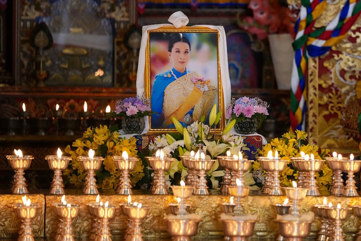 PhotoStory-ราชวงศ์ภูฏานประกอบพระราชพิธีสวดมนต์และจุดพระประทีป 1,000 ดวง ณ พระบรมมหานครธรรมราช สำนักทาชิโช ซอง ในกรุงทิมพู ของภูฏาน