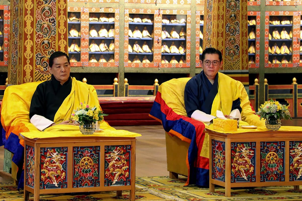 PhotoStory-ราชวงศ์ภูฏานประกอบพระราชพิธีสวดมนต์และจุดพระประทีป 1,000 ดวง ณ พระบรมมหานครธรรมราช สำนักทาชิโช ซอง ในกรุงทิมพู ของภูฏาน