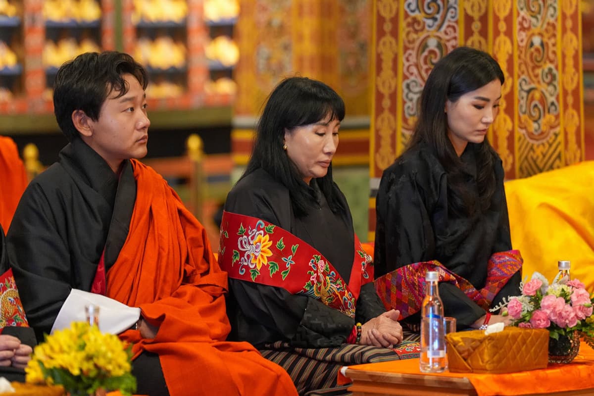PhotoStory-ราชวงศ์ภูฏานประกอบพระราชพิธีสวดมนต์และจุดพระประทีป 1,000 ดวง ณ พระบรมมหานครธรรมราช สำนักทาชิโช ซอง ในกรุงทิมพู ของภูฏาน