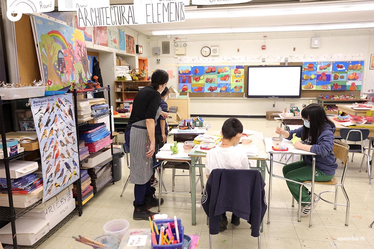 บรรยากาศห้องเรียนในโรงเรียน Yung Wing School P.S. 124 ของนิวยอร์กซิตี (Photo by Michael loccisano / GETTY IMAGES NORTH AMERICA / Getty Images via AFP)