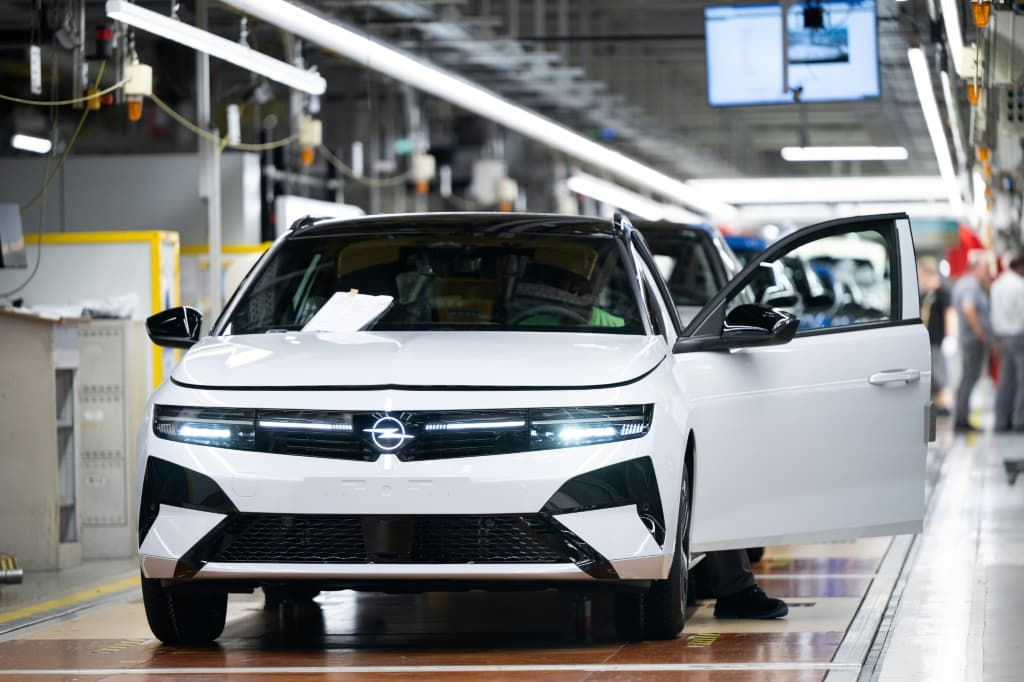 An Opel car production line in Russelsheim