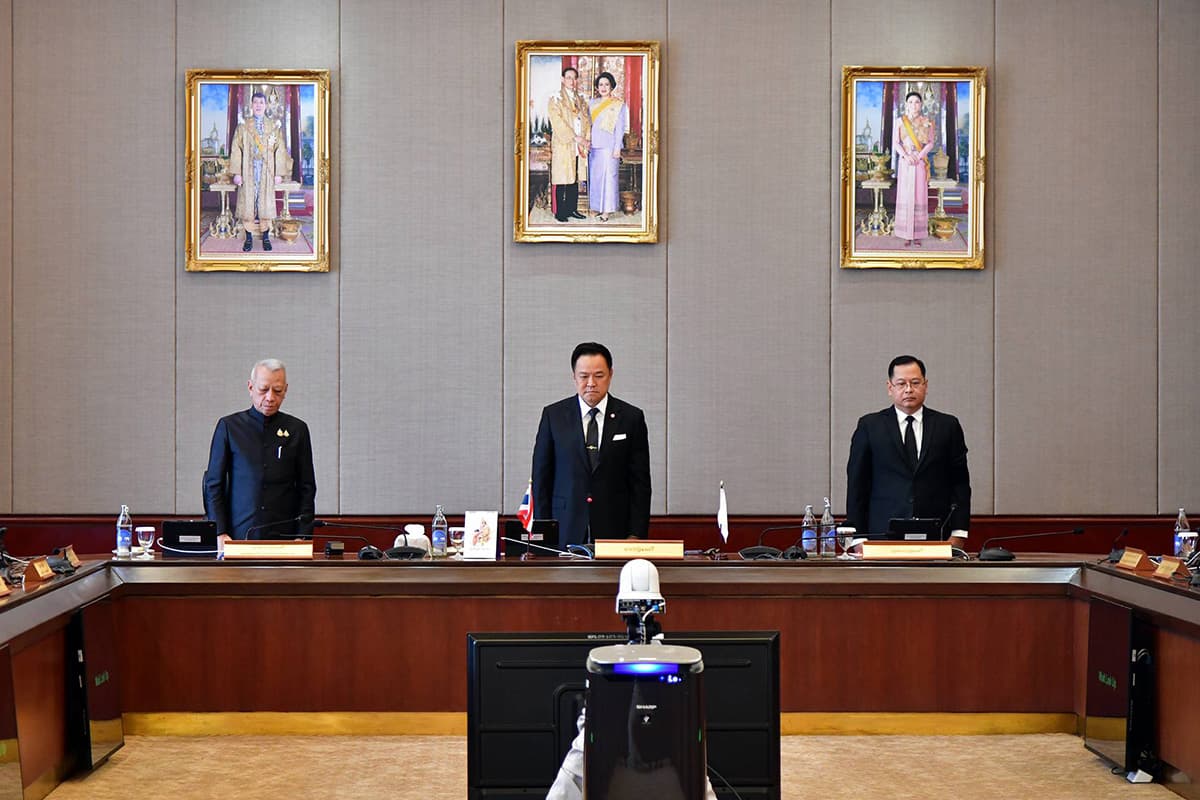 prime-minister-leads-cabinet-to-honor-princess-bajrakitiyabha-SPACEBAR-Photo01.jpg