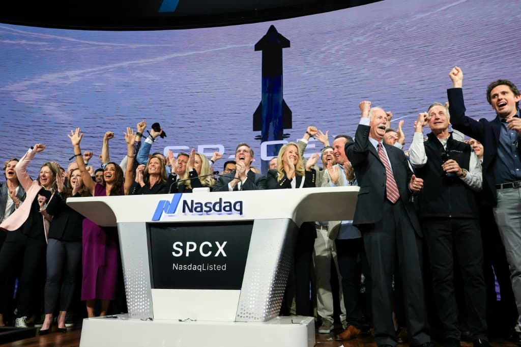 SpaceX ครบรอบ 20 ปี จากจรวดระเบิดถึงจับจรวด Super Heavy สำเร็จ