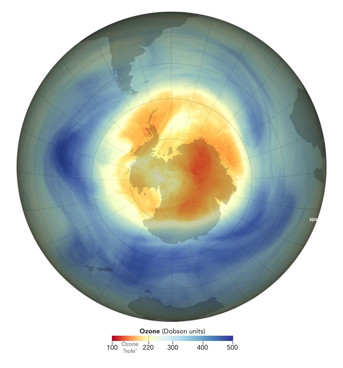 ภาพหอสังเกตการณ์โลกของ NASA โดย Lauren Dauphin โดยใช้ข้อมูลจาก NASA Ozone Watch และข้อมูล GEOS-5 จาก Global Modeling and Assimilation Office ที่ NASA GSFC