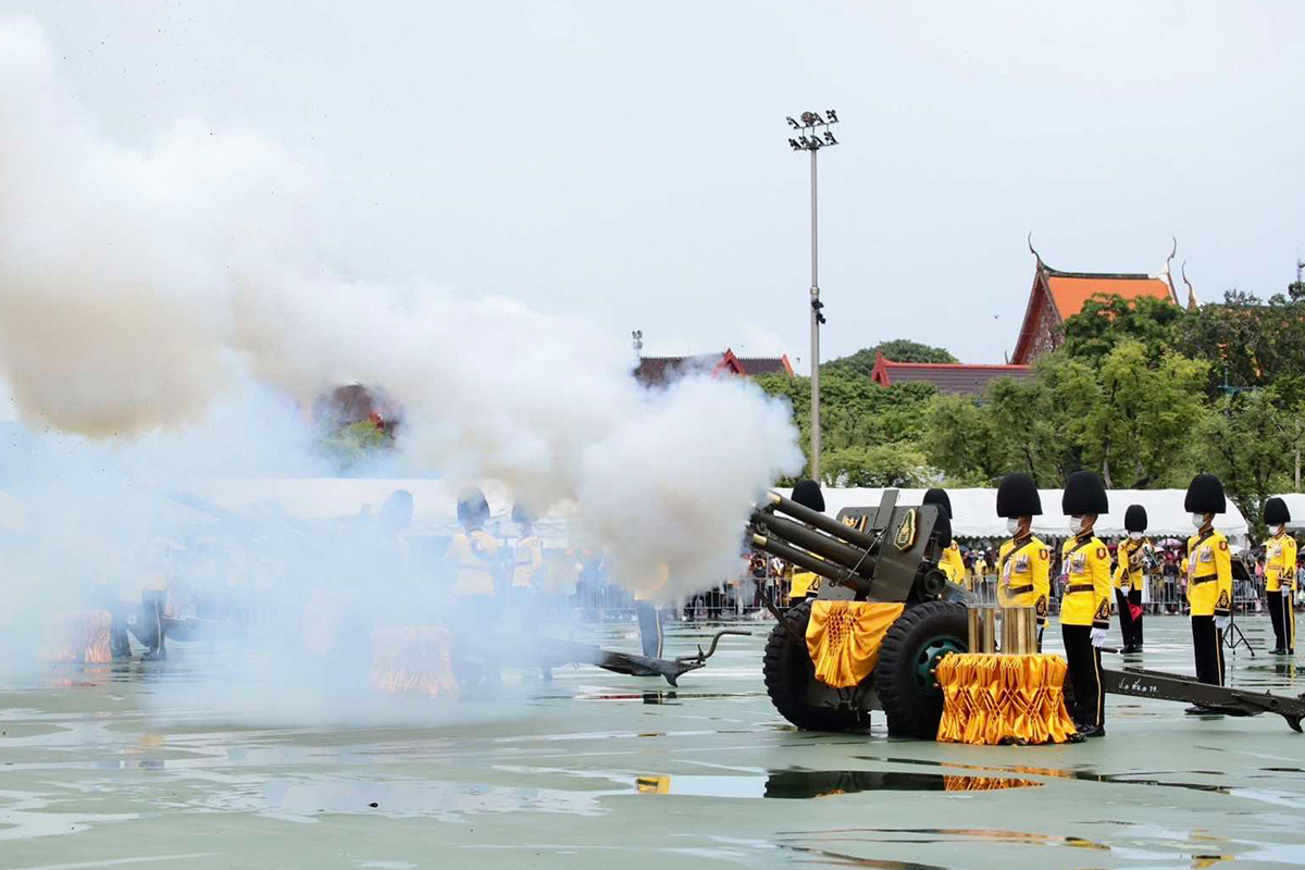 Thai_Military_Salute_SPACEBAR_Photo01_d0fb074b7a.jpg