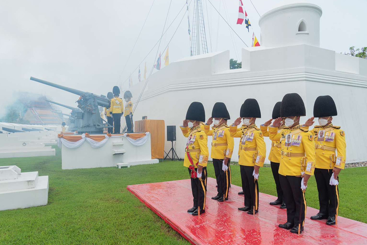 Thai_Military_Salute_SPACEBAR_Photo02_407d81d861.jpg