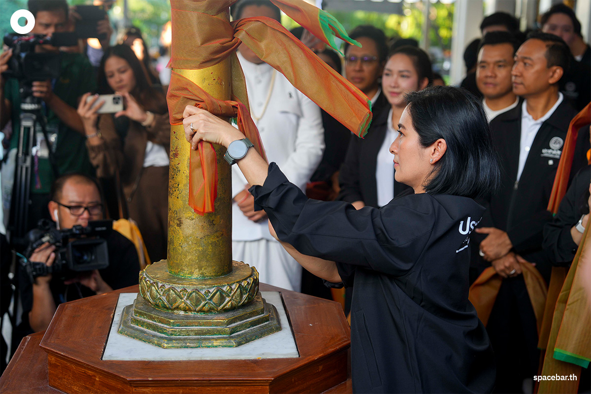 PhotoStory-พรรคประชาธิปัตย์นำผู้สมัคร สส.กทม. 33 เขต สักการะศาลหลักเมือง