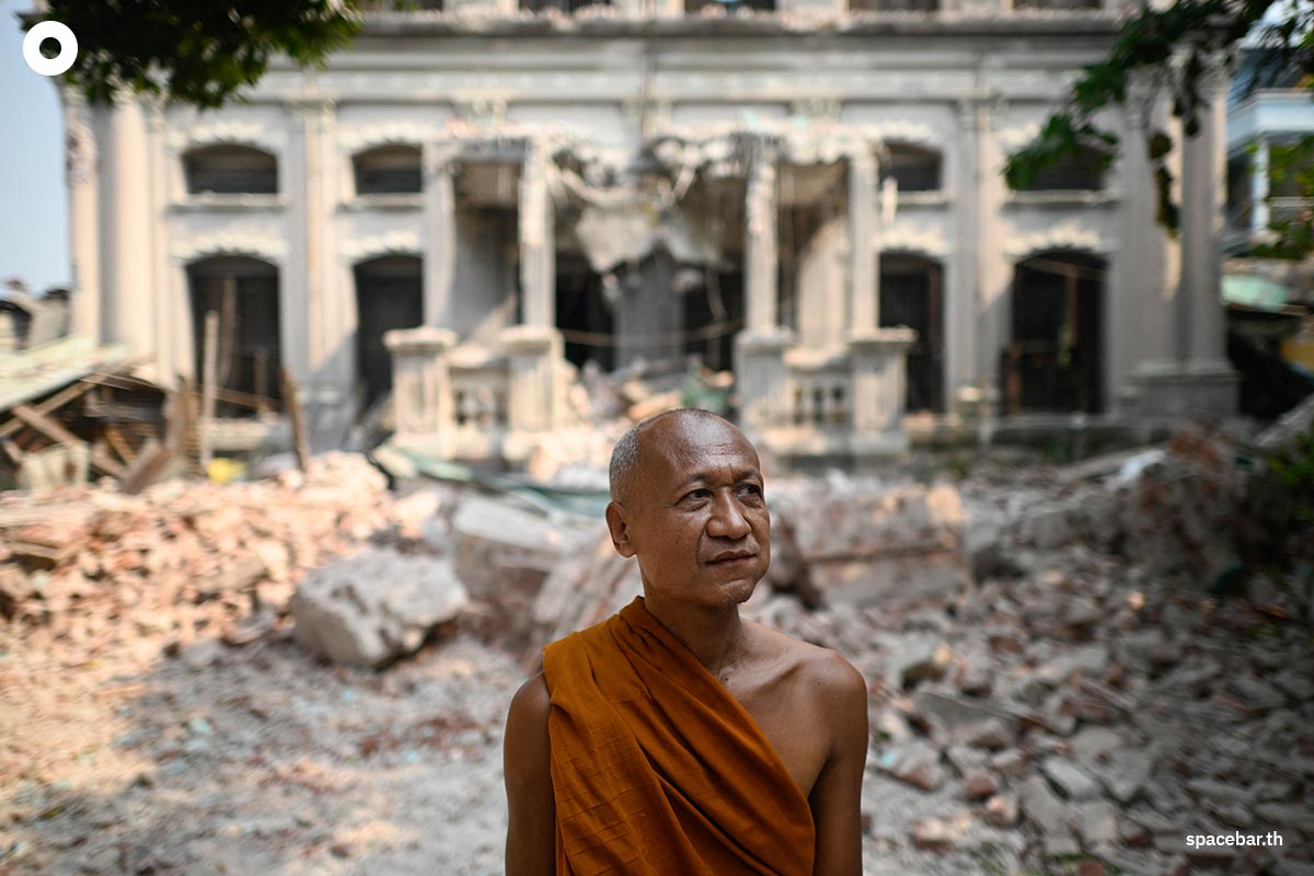 photo_story_monks_clear_rubble_from_quake_hit_myanmar_monastery_SPACEBAR_Photo07_0ea3d09366.jpg