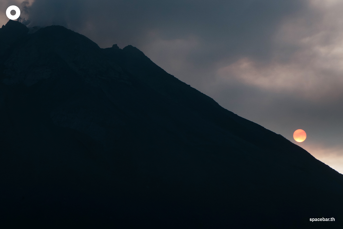 photo_story_mount_merapi_spews_lava_during_eruption_SPACEBAR_Photo03_92e0f0f9f7.png