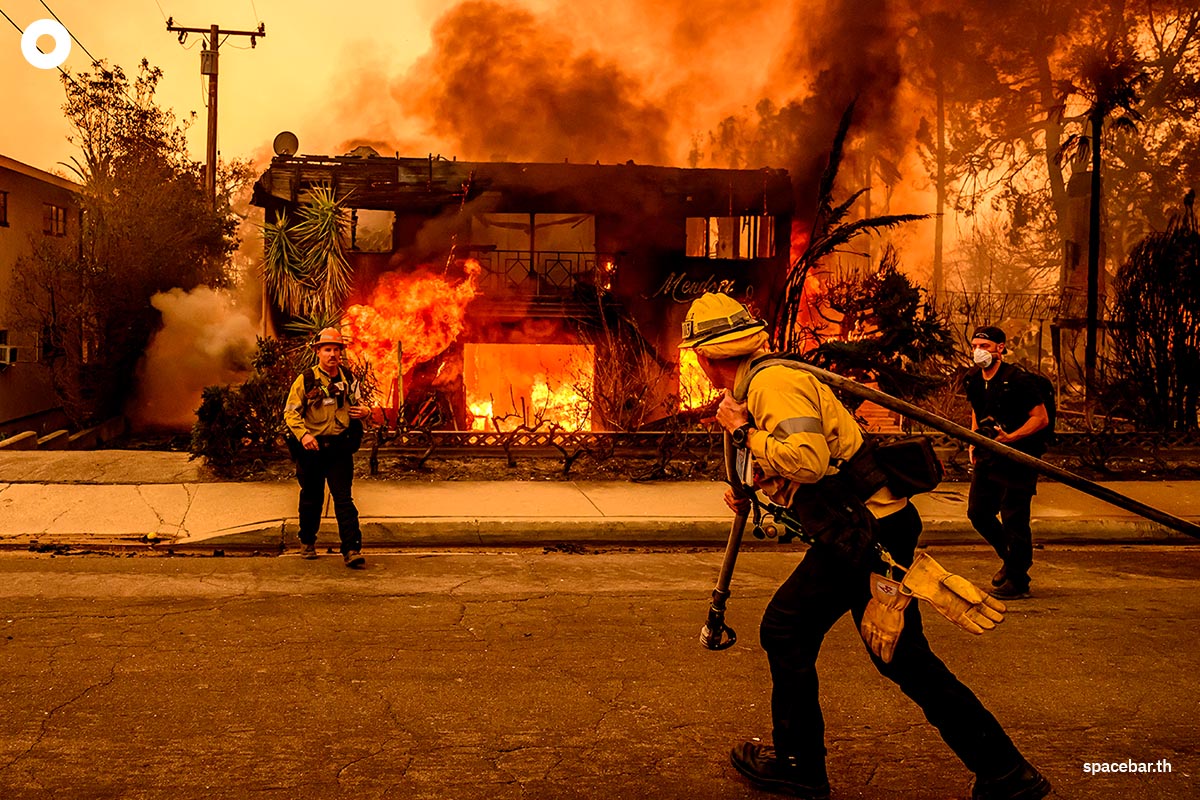 photo_story_wildfire_los_angeles_california_SPACEBAR_Photo00_4385705c6b.jpg